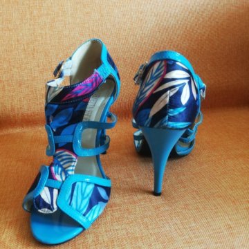 Босоножки женские