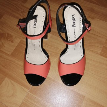 Босоножки женские