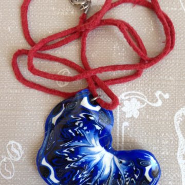 Интересная подвеска на шнурке