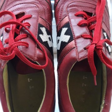 Кроссовки (Италия)