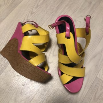 Туфли на танкетке