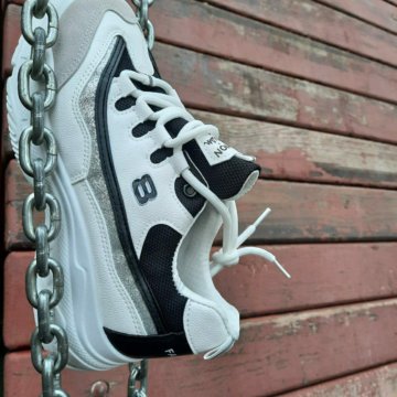 Кроссовки женские новые