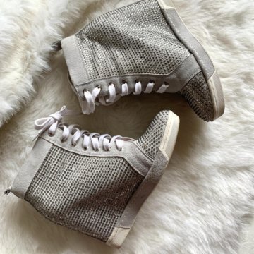 Кроссовки женские на каблуке со стразами