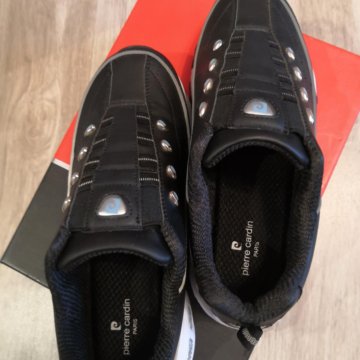 Кроссовки новые