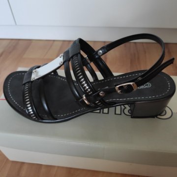 Босоножки, сандалии, туфли.