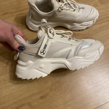 Кроссовки женские strobbs