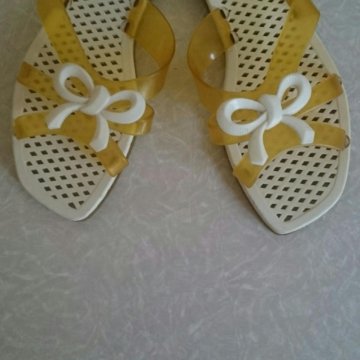 Шлепанцы на пляж и в бассейн