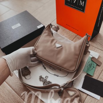 Сумка Prada Re-Edition 2005