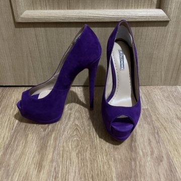 Новые Замшевые туфли на шпильке, 35 -36 размер