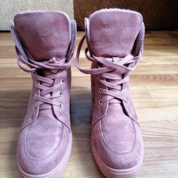 Ботинки на танкетке