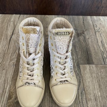 Кроссовки Guess