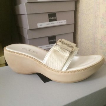 Белые сабо с пряжкой