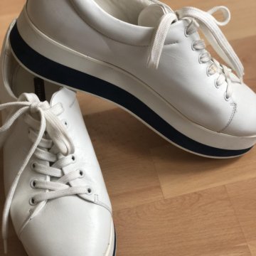 Женские кожаные кроссовки