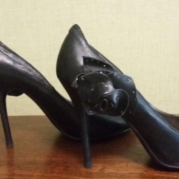 Туфли женские на шпильке