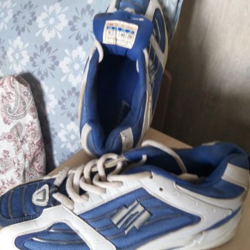 Кроссовки унисекс 38размер бу