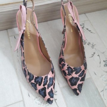 Босоножки новые кожа р. 39