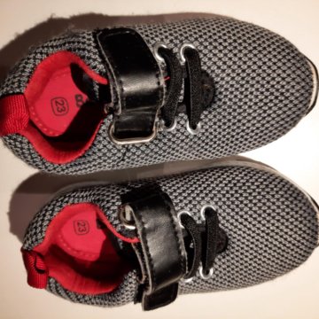 Кроссовки 22