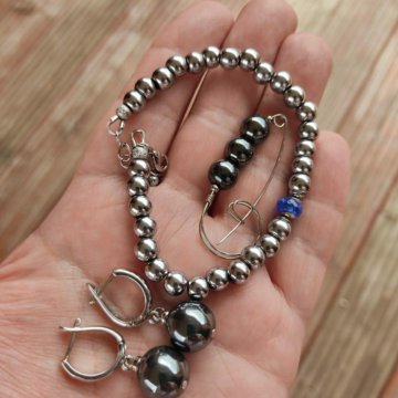 серьги, браслет и брошь с гематитом