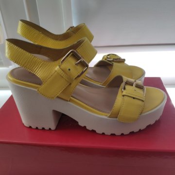 Кожаные босоножки