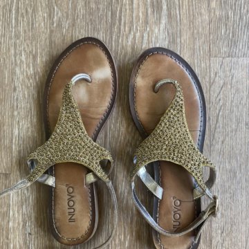 Босоножки кожаные через палец. шлепки. Сандали