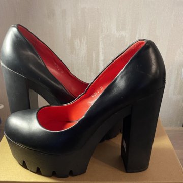 Туфли женские на каблуке