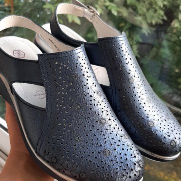 Босоножки нат.кожа р/39