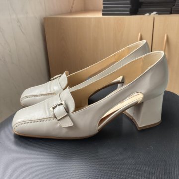 Белые кожаные туфли (39 размер)