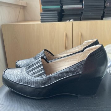 Черные кожаные туфли (39 размер)