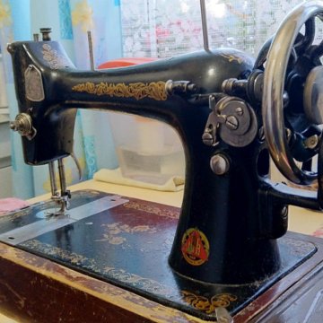 Продать швейную машинку подольская. Продать швейную машинку подольская. Продать швейную машинку подольская. Продать швейную машинку подольская. Швейная машинка пмз на станине.