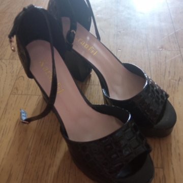 Новые босоножки 37 размер