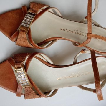 Босоножки со стразами