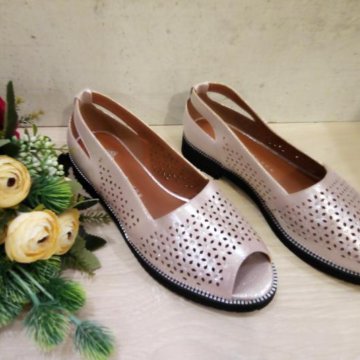 Женские босоножки фирмы Pindian