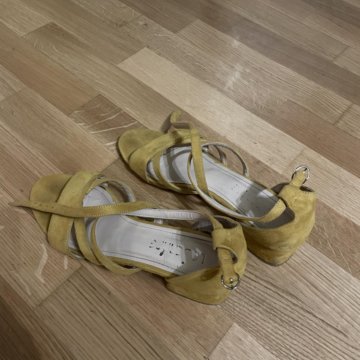 Туфли замшевые жёлтые