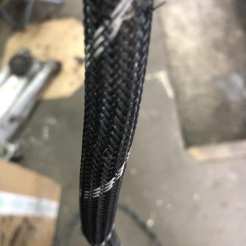 Питающий сварочный кабель под музыку