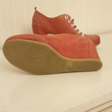 Ботинки кожаные на танкетке