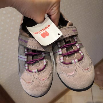 Кроссовки размер 28