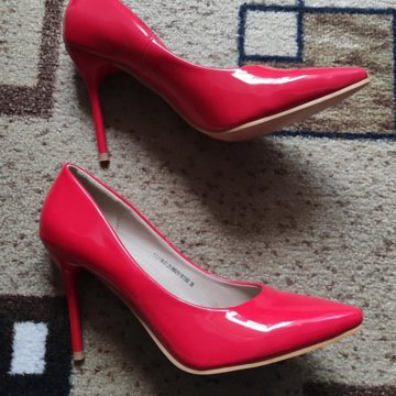 Новый яркие туфли