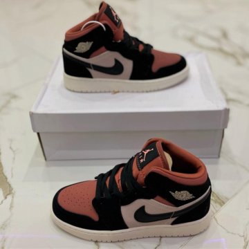 Кроссовки Новые Nike air Jordan 1