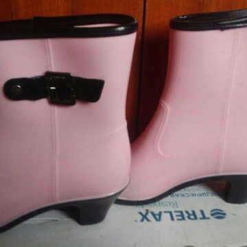 Резиновые сапожки 35-36 раз.