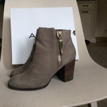 Ботильоны, серые замшевые. Идеальное состояние