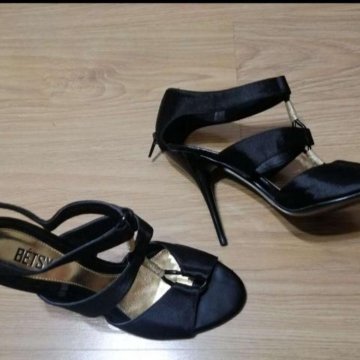 Босоножки новые