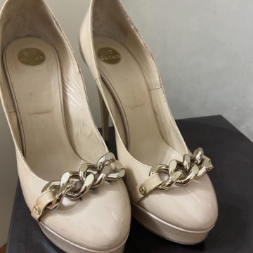 Туфли женские на каблуках