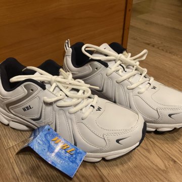 Кроссовки новые