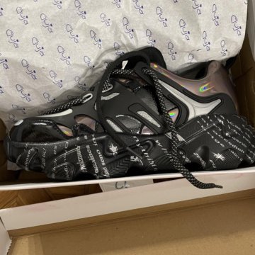 Кроссовки новые 40