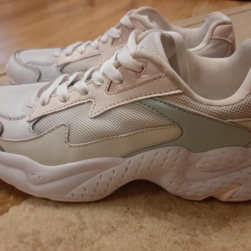 Кроссовки женские