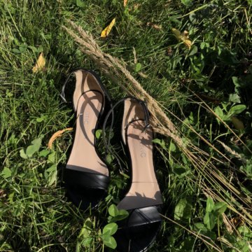 Босоножки (чёрные, кожаные)