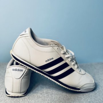 Кроссовки Adidas оригинальные , новые