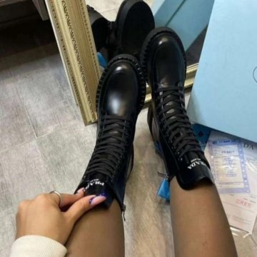 Ботинки, сапоги женские Prada Прада