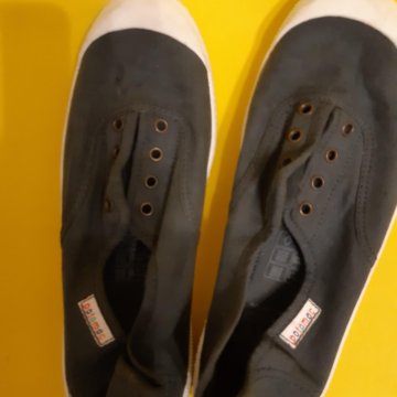 Кеды только примерялись