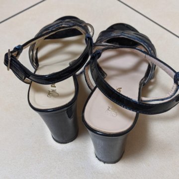 Босоножки alba